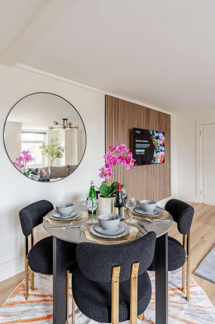 Floor Luxury Penthouse - Sleeps 6 *