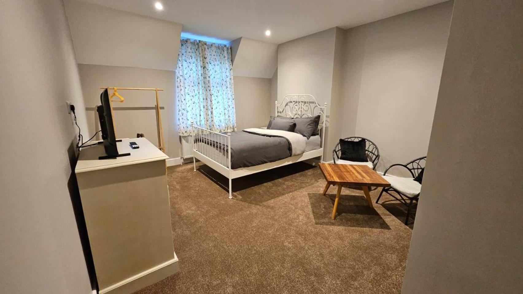 Place To In Thames Ditton * Londres