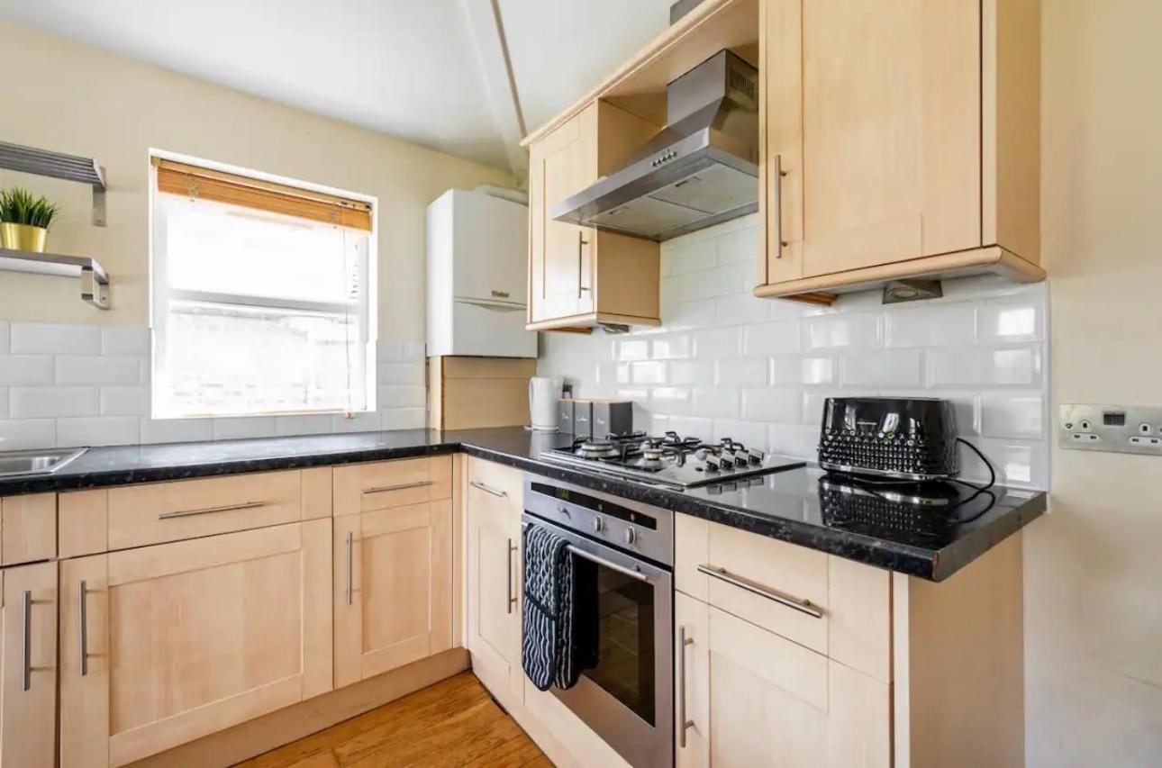 Lovely 3-bed 20 Minutes To * London