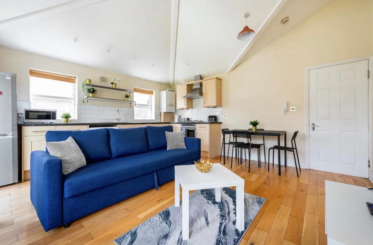 Apartment Lovely 3-bed 20 Minutes To *