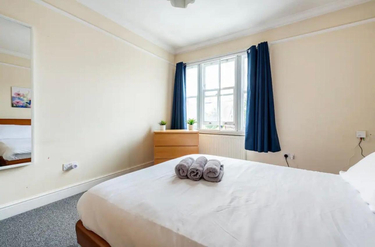 Apartment Lovely 3-bed 20 Minutes To London