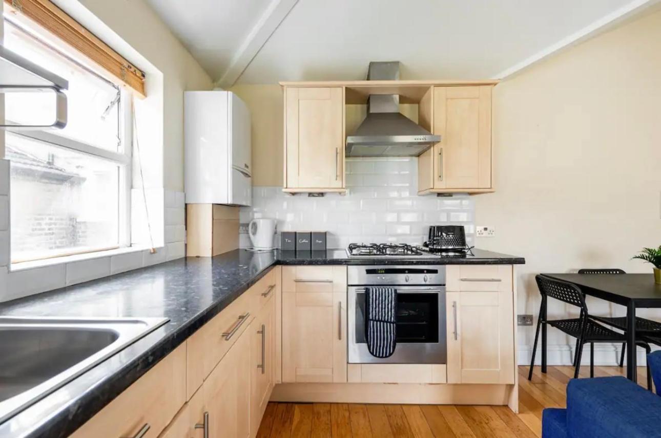 Apartment Lovely 3-bed 20 Minutes To