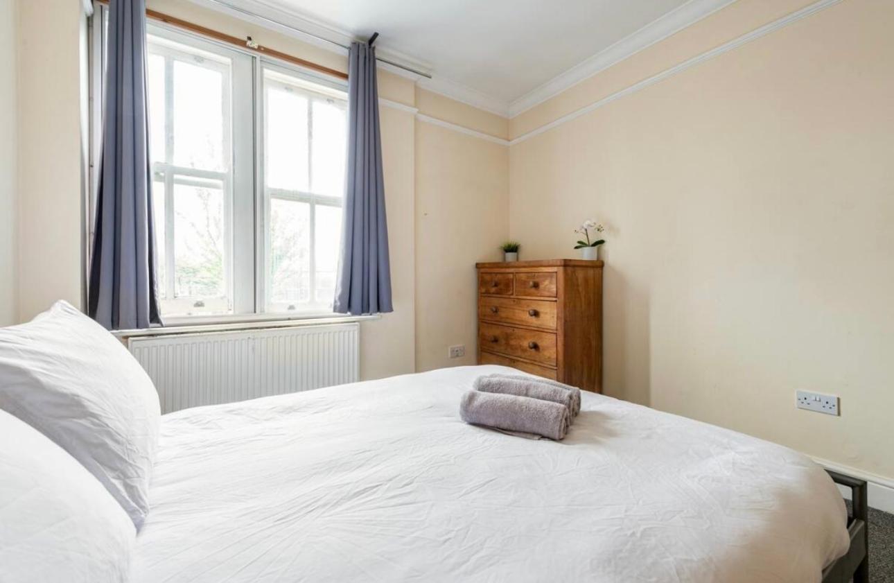 Lovely 3-bed 20 Minutes To Apartment