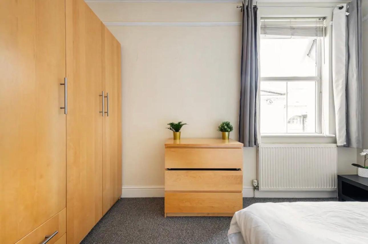 Apartment Lovely 3-bed 20 Minutes To *