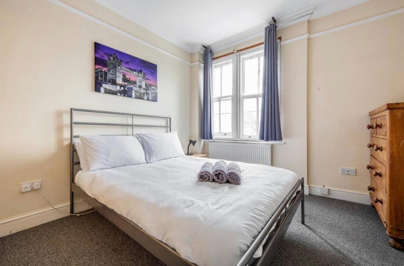 Lovely 3-bed 20 Minutes To *