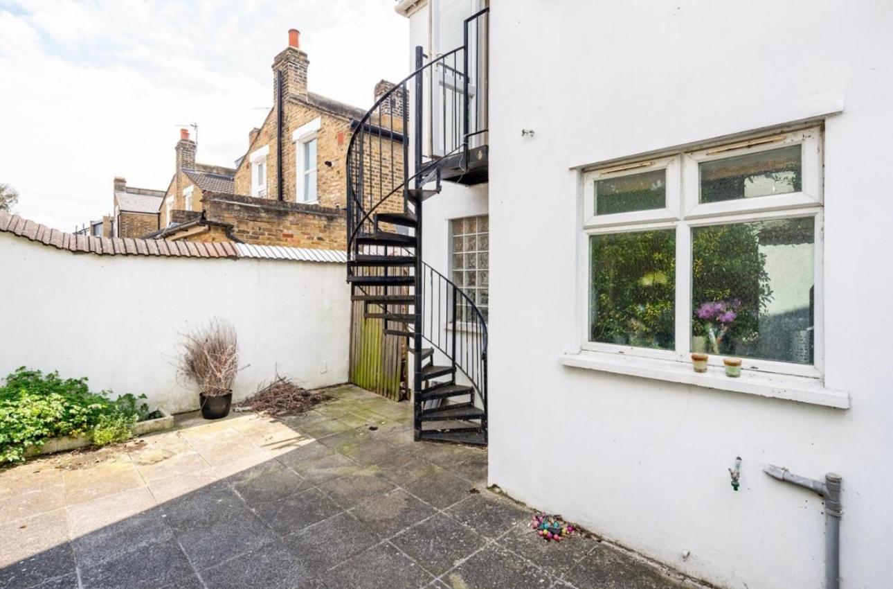 Apartment Lovely 3-bed 20 Minutes To *