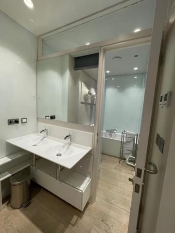 Modern Self-contained Ground And Basement Londres