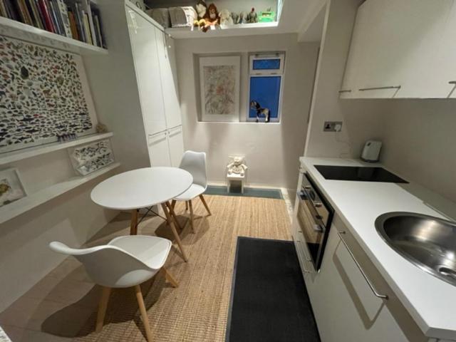 Modern Self-contained Ground And Basement * Londres