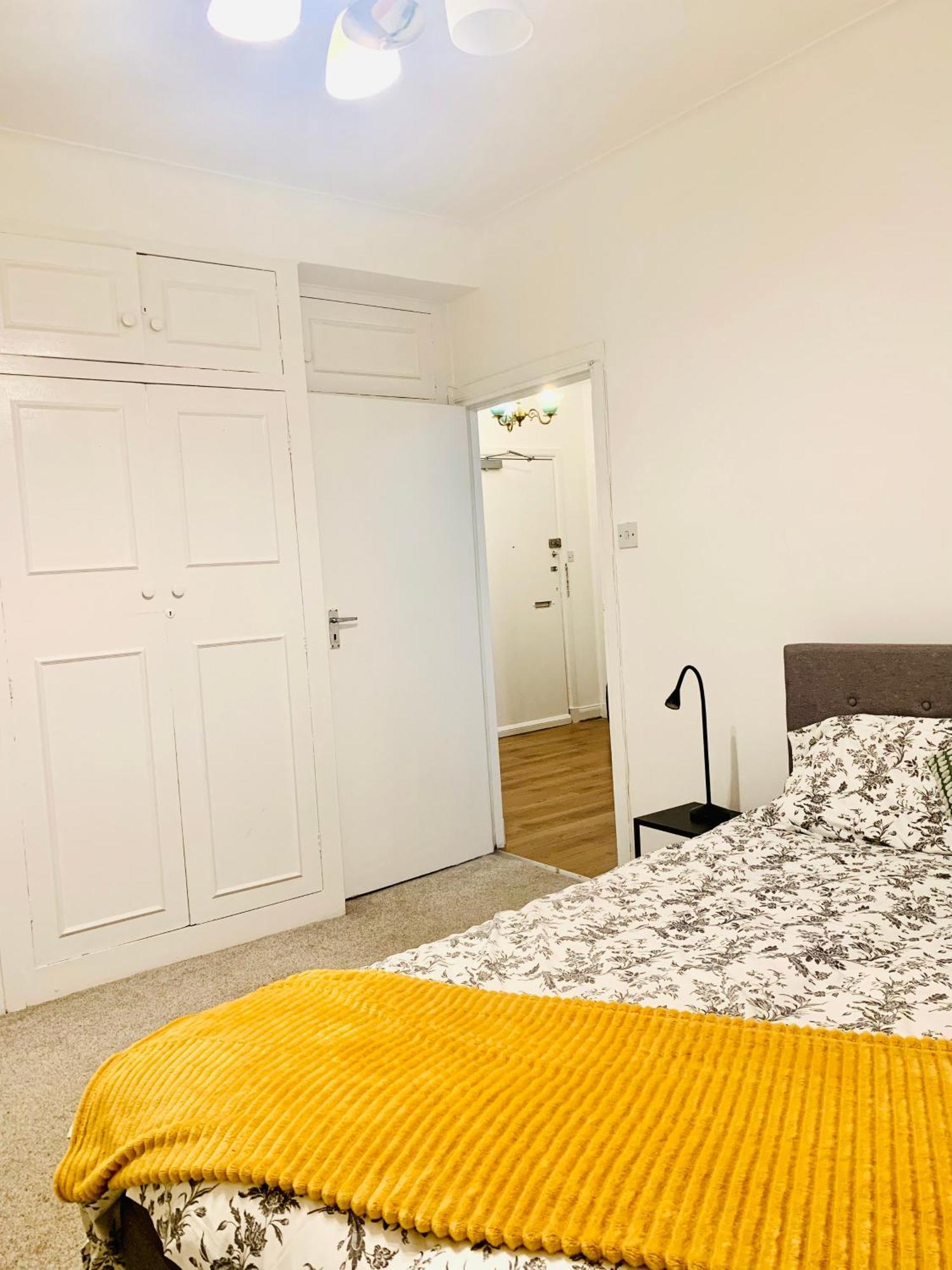 Cosy 2 Bedroom In Swiss Cottage. * Londen