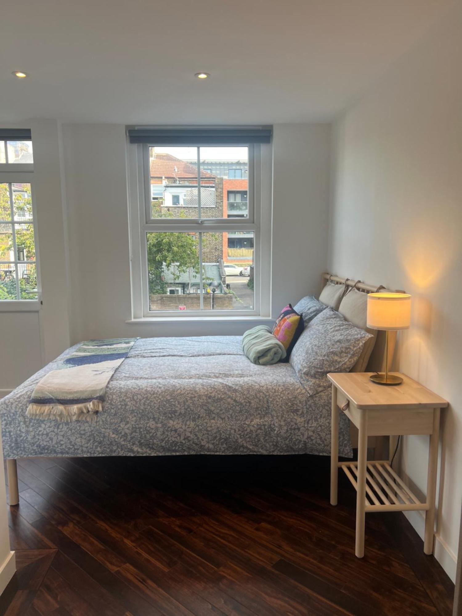 Spacious Battersea And Apartamento Londres