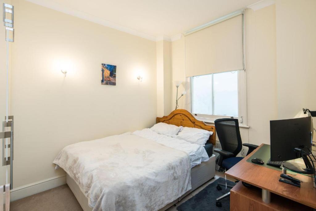 Appartement Cosy High-ceiling Victorian Flat With Balcony - 2mins To Hyde Park, Kensington Palace, Nottinghill, High Street Kensington,2br 2baths Londen