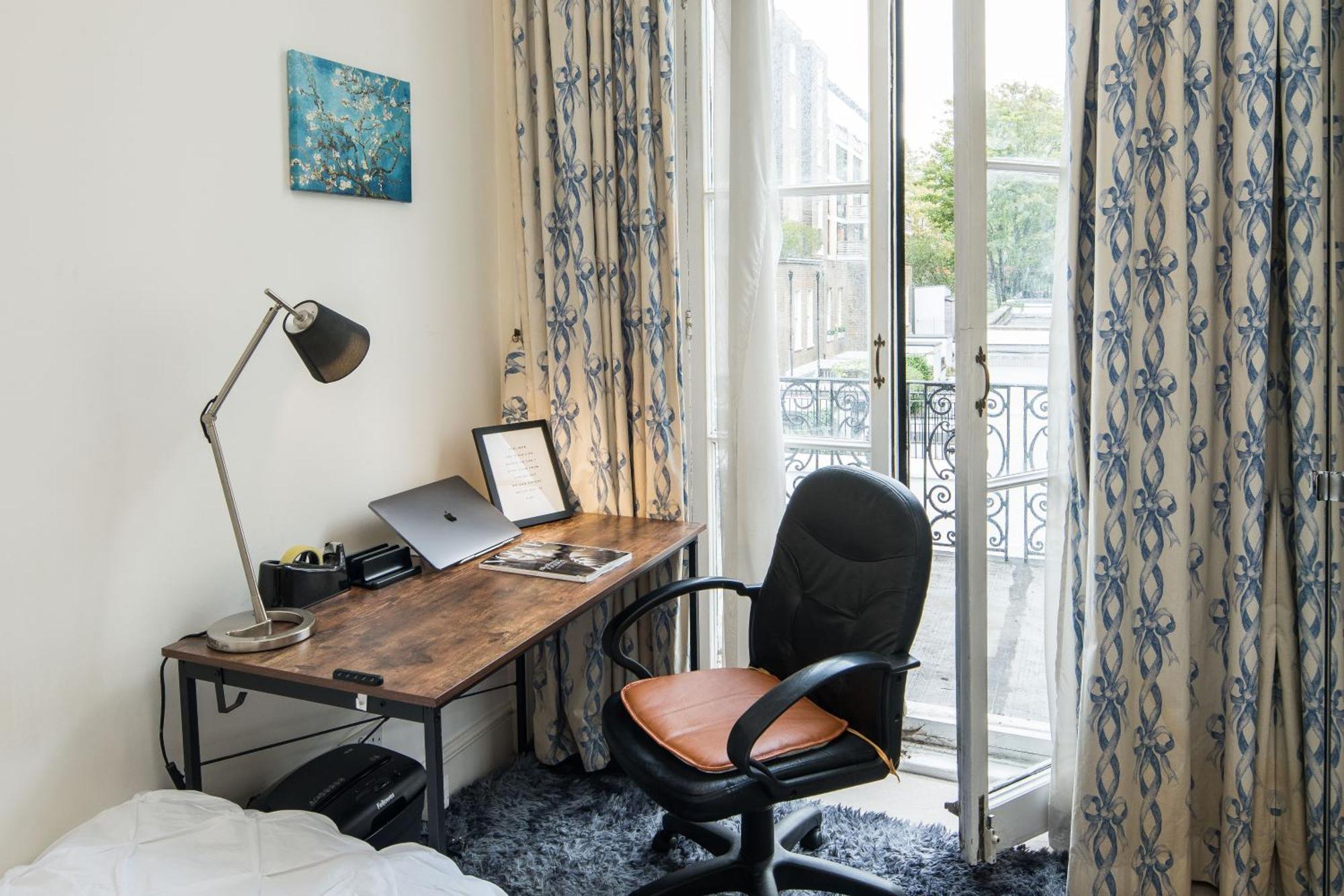 Cosy High-ceiling Victorian Flat With Balcony - 2mins To Hyde Park, Kensington Palace, Nottinghill, High Street Kensington,2br 2baths Appartement