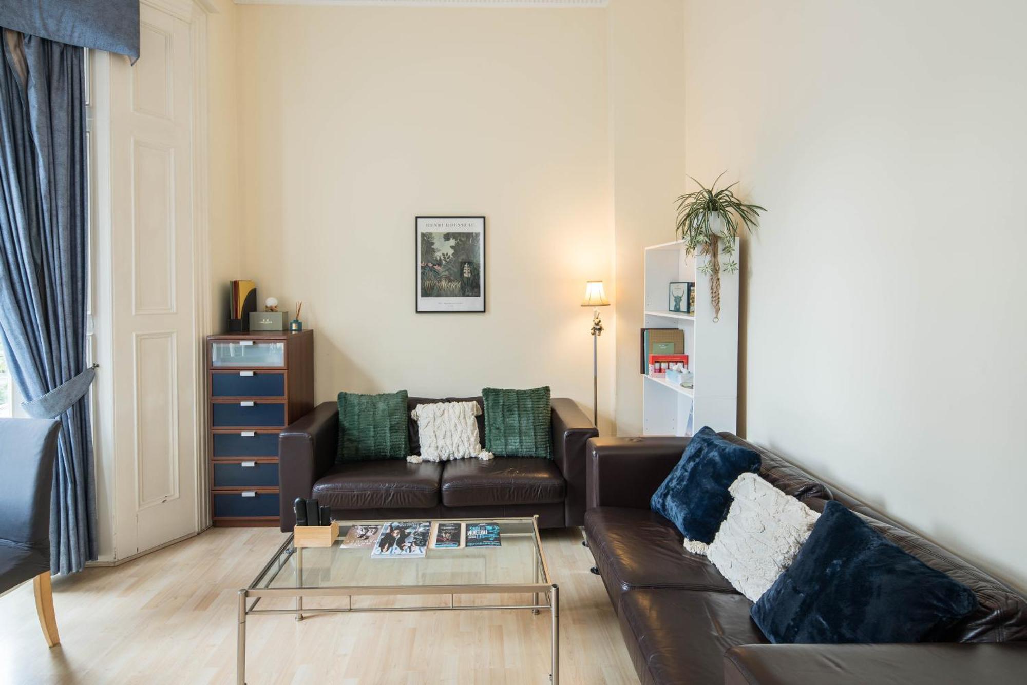Cosy High-ceiling Victorian Flat With Balcony - 2mins To Hyde Park, Kensington Palace, Nottinghill, High Street Kensington,2br 2baths Londen