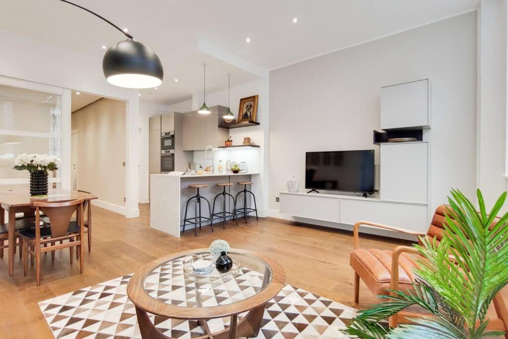 8 Borough - Modern & Elegant 2-bed, 2-bath Apartamento Londres