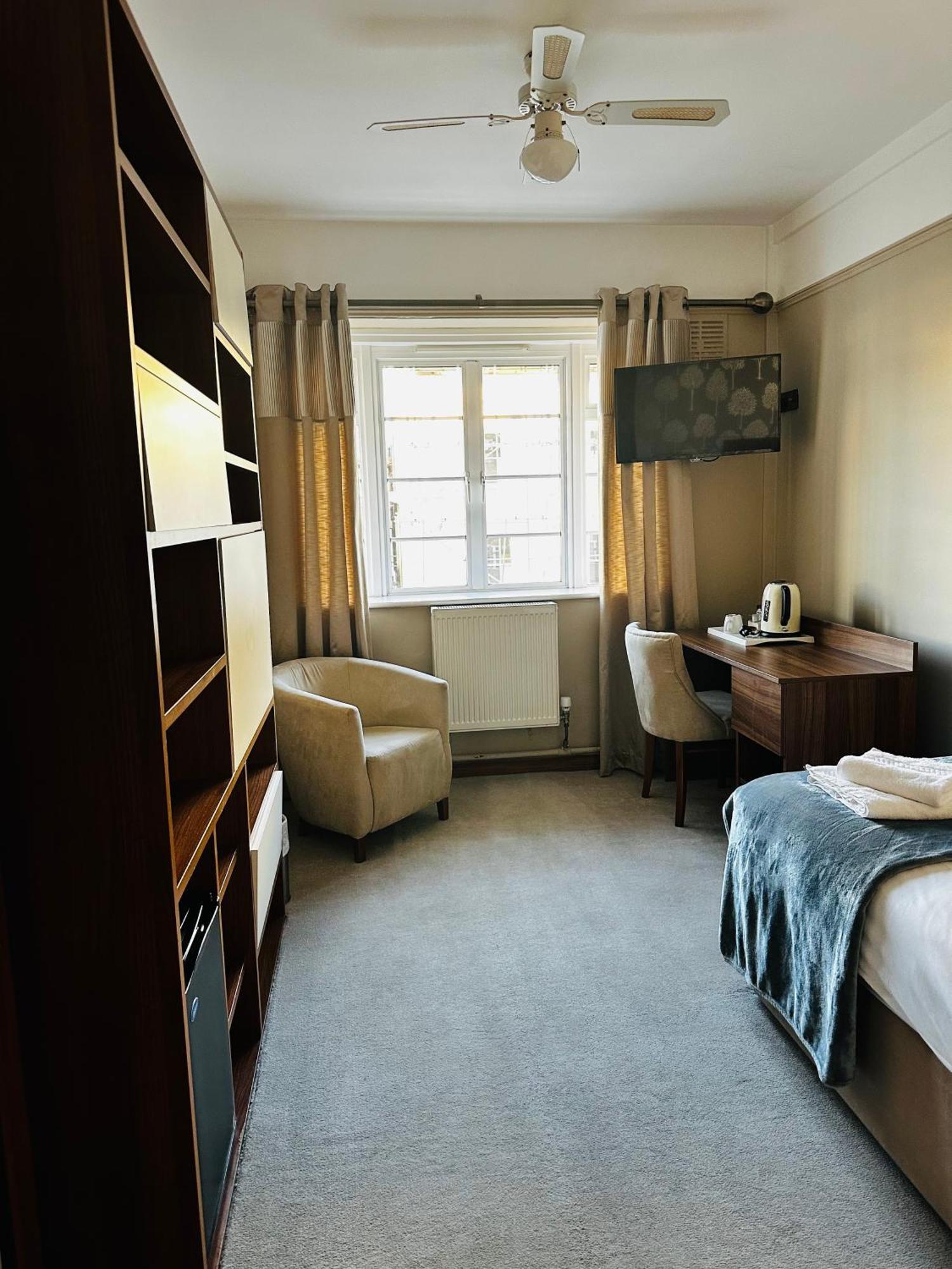 Vincent House 3*