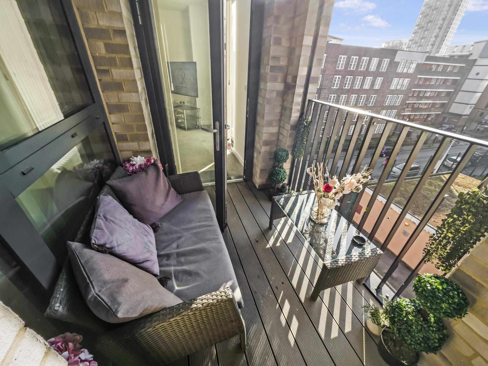 Greenwich With A River View & Balcony Near The 02 Arena & North Greenwich With Free Wifi & Fast Links Into