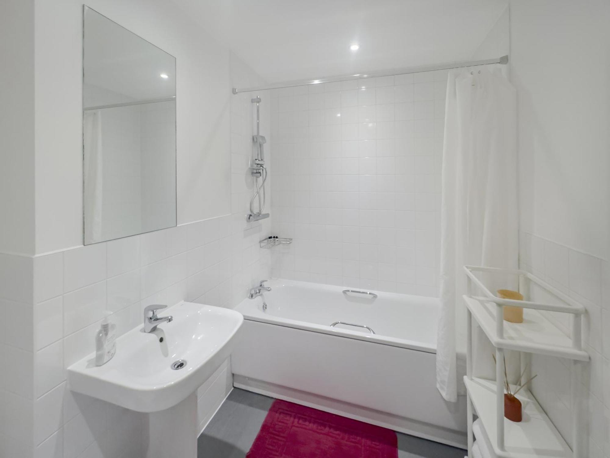 Greenwich With A River View & Balcony Near The 02 Arena & North Greenwich With Free Wifi & Fast Links Into Apartamento Londres
