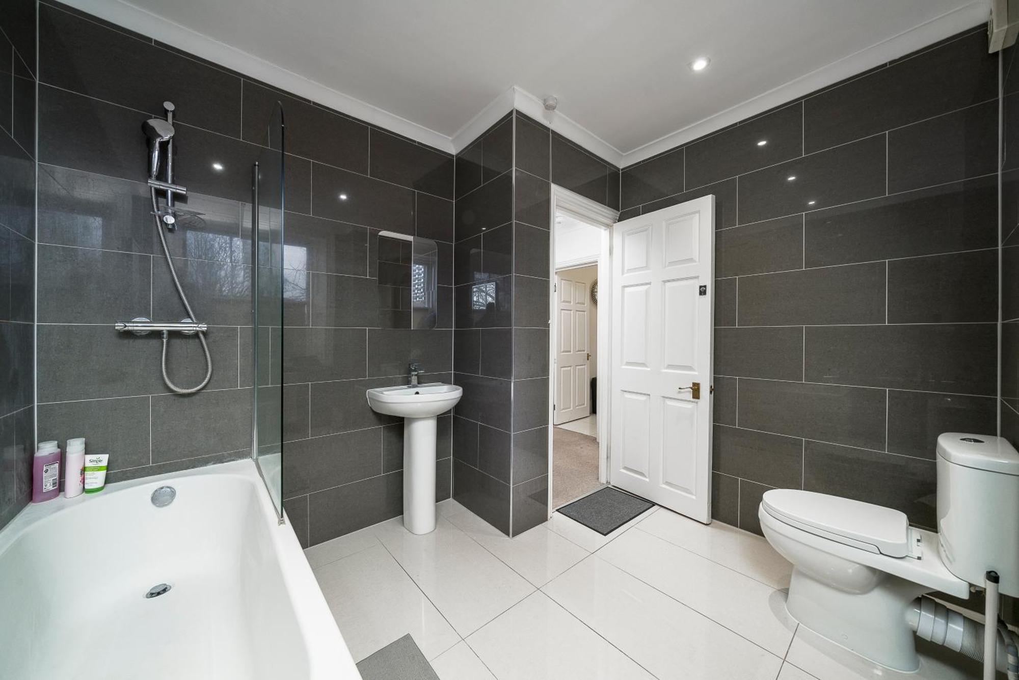 Apartamento Space And Comfort, 5 Mins Walk To Tube Station, Shops Easy Access To Excel, O2 Arena And Airport, Free Parking