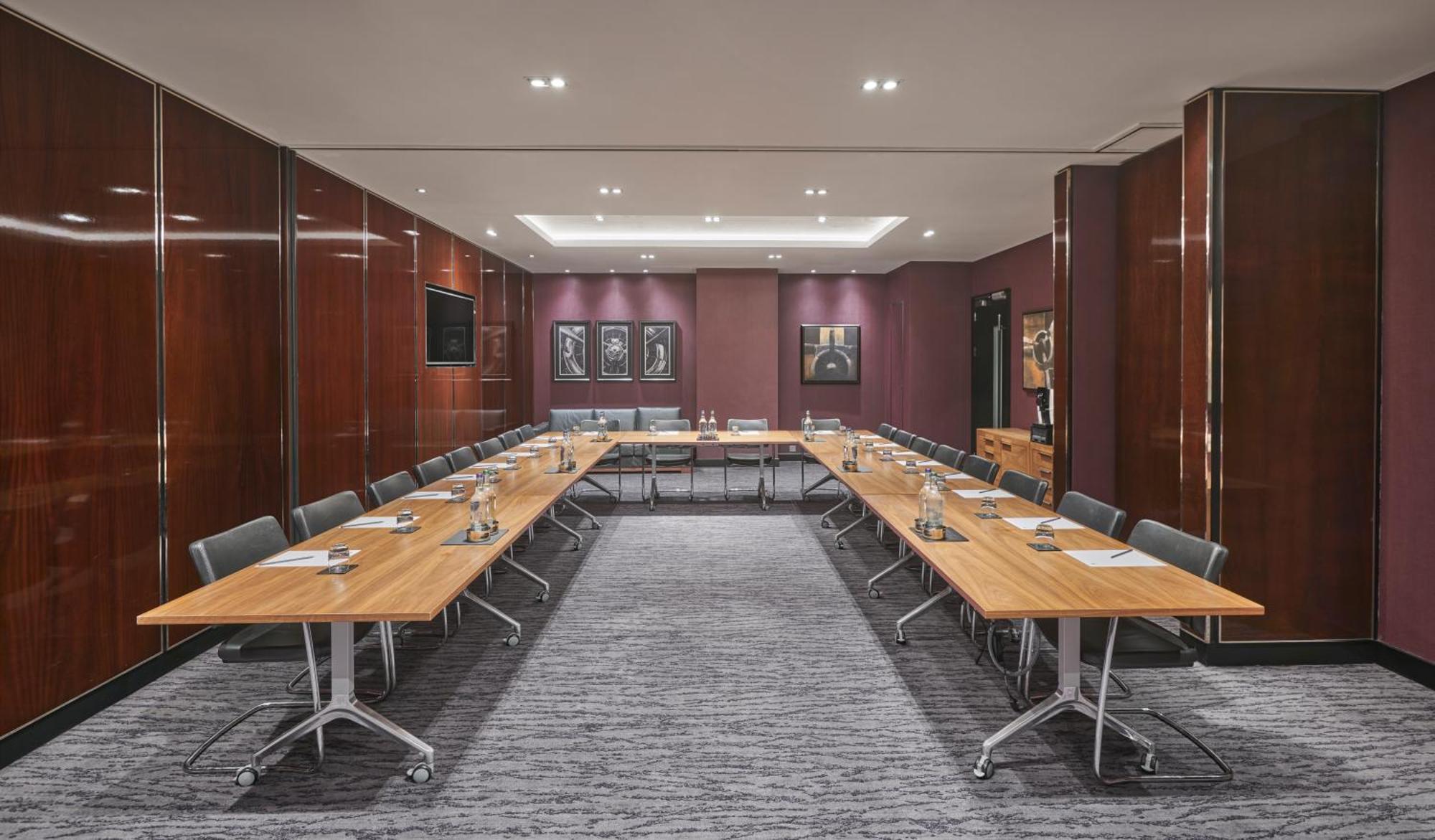 Crowne Plaza - - Embankment Hotel