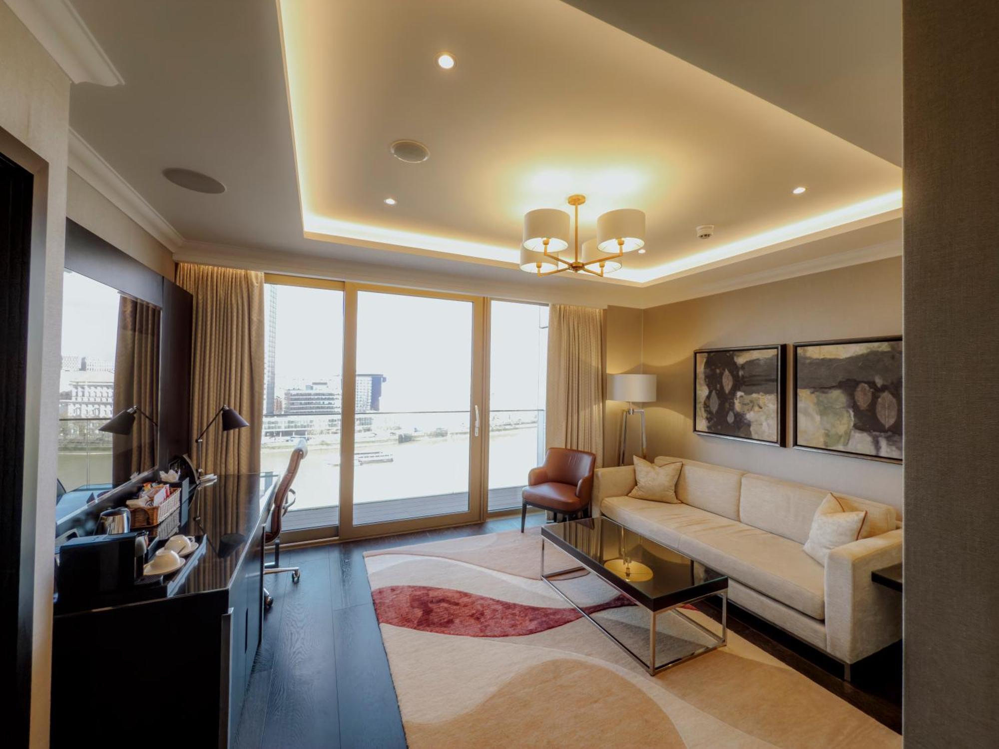 Crowne Plaza - - Embankment Hotel 4*