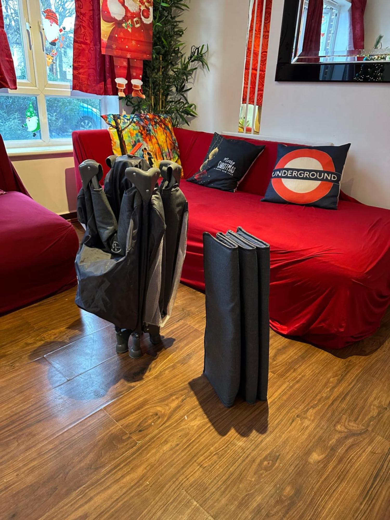 2 Bed 2 Bath - Free Parking - 3min Walk To The Train Station - 19min To Liverpool Street 5min To Victoria Line 1gb Broadband Super Fast Internet Ground Floor 100s Of Shops Restaurants Bakeries 24-hour Asda Superst