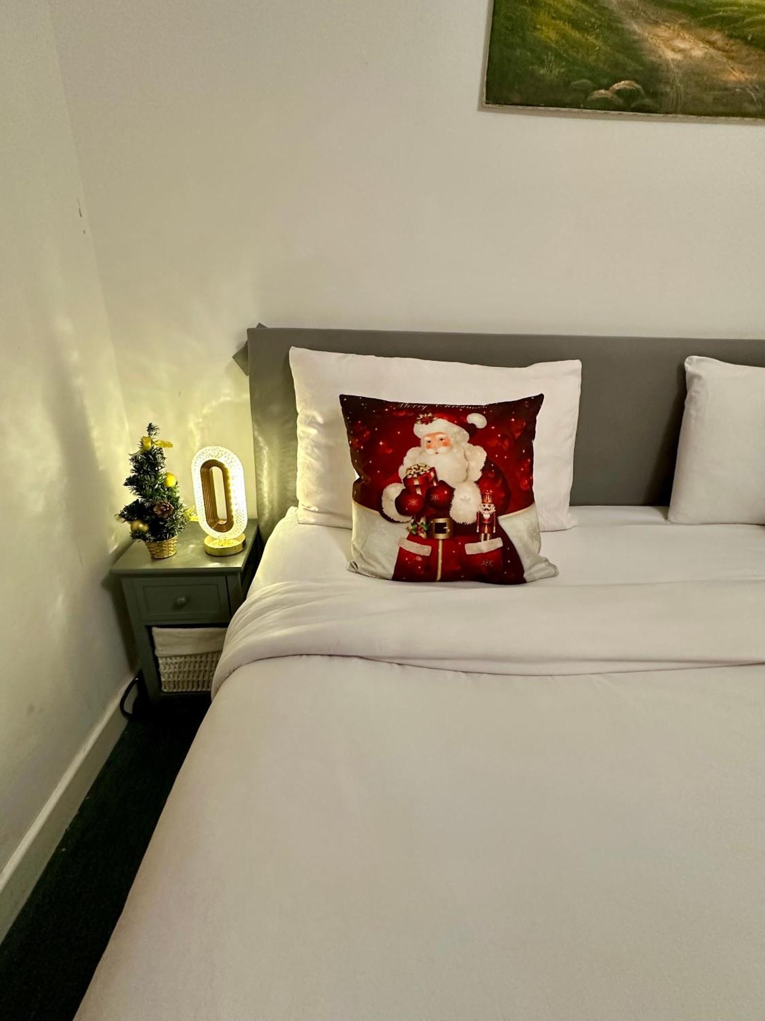 Appartement 2 Bed 2 Bath - Free Parking - 3min Walk To The Train Station - 19min To Liverpool Street 5min To Victoria Line 1gb Broadband Super Fast Internet Ground Floor 100s Of Shops Restaurants Bakeries 24-hour Asda Superst