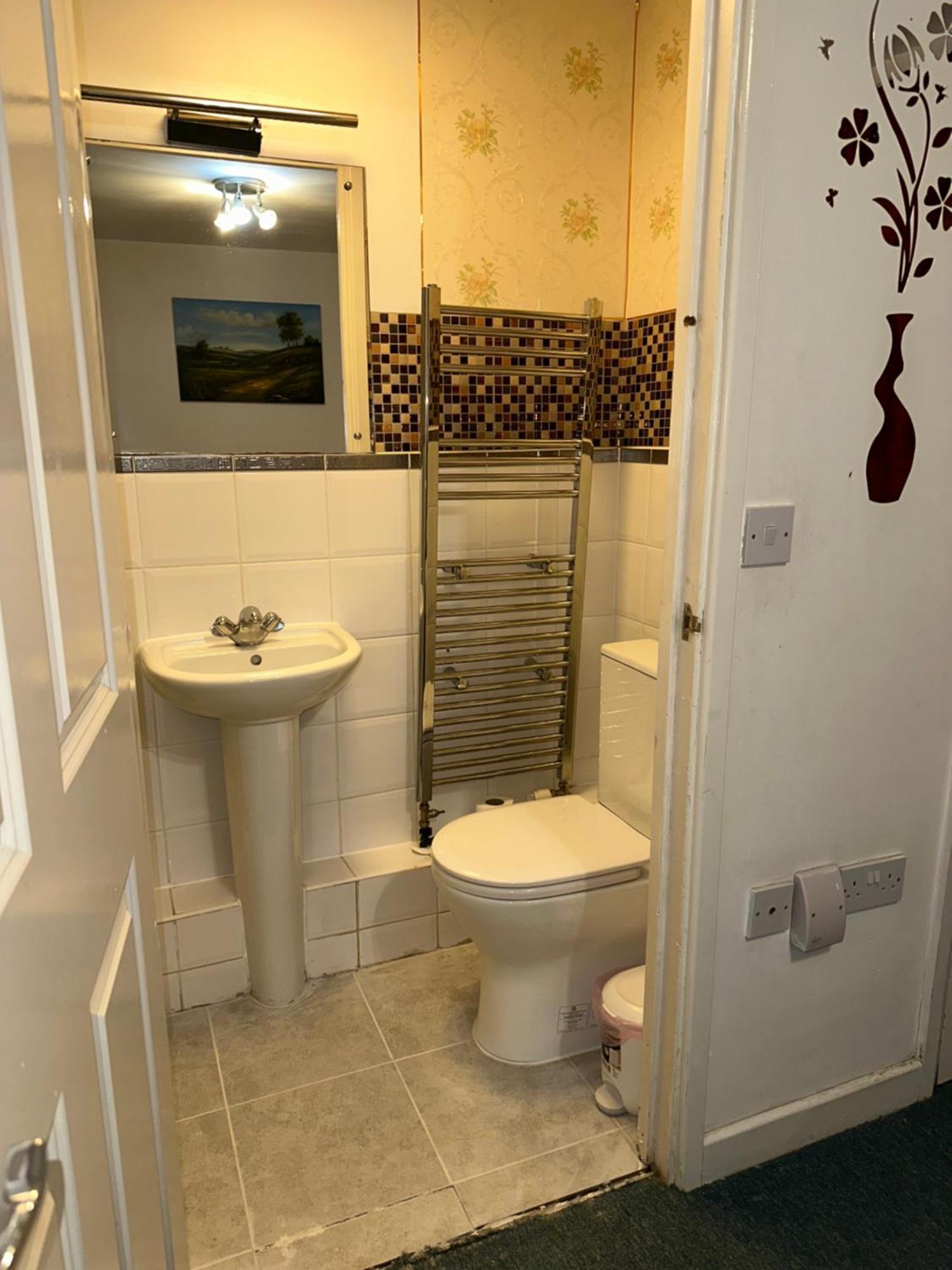 Appartement 2 Bed 2 Bath - Free Parking - 3min Walk To The Train Station - 19min To Liverpool Street 5min To Victoria Line 1gb Broadband Super Fast Internet Ground Floor 100s Of Shops Restaurants Bakeries 24-hour Asda Superst *