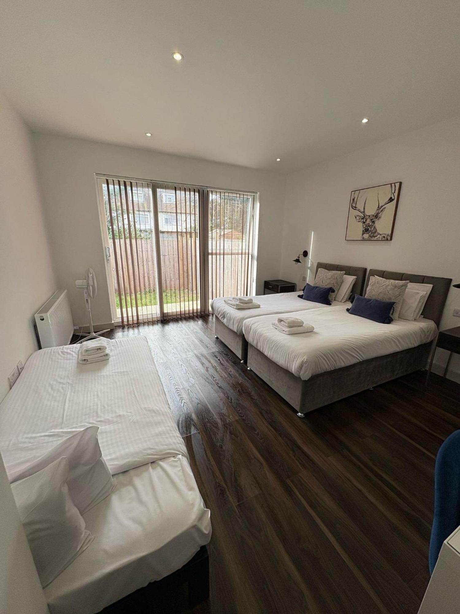 Star Finchley Road 3-bed Escape With Garden * London