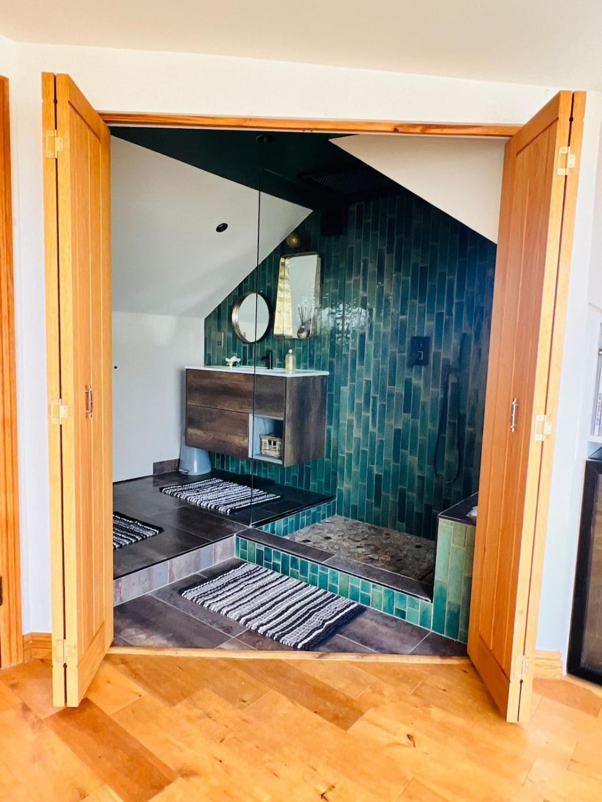 Villa The Ridge London - Luxury Designer With Hot Tub And Sauna, Bexley Borough Of London *