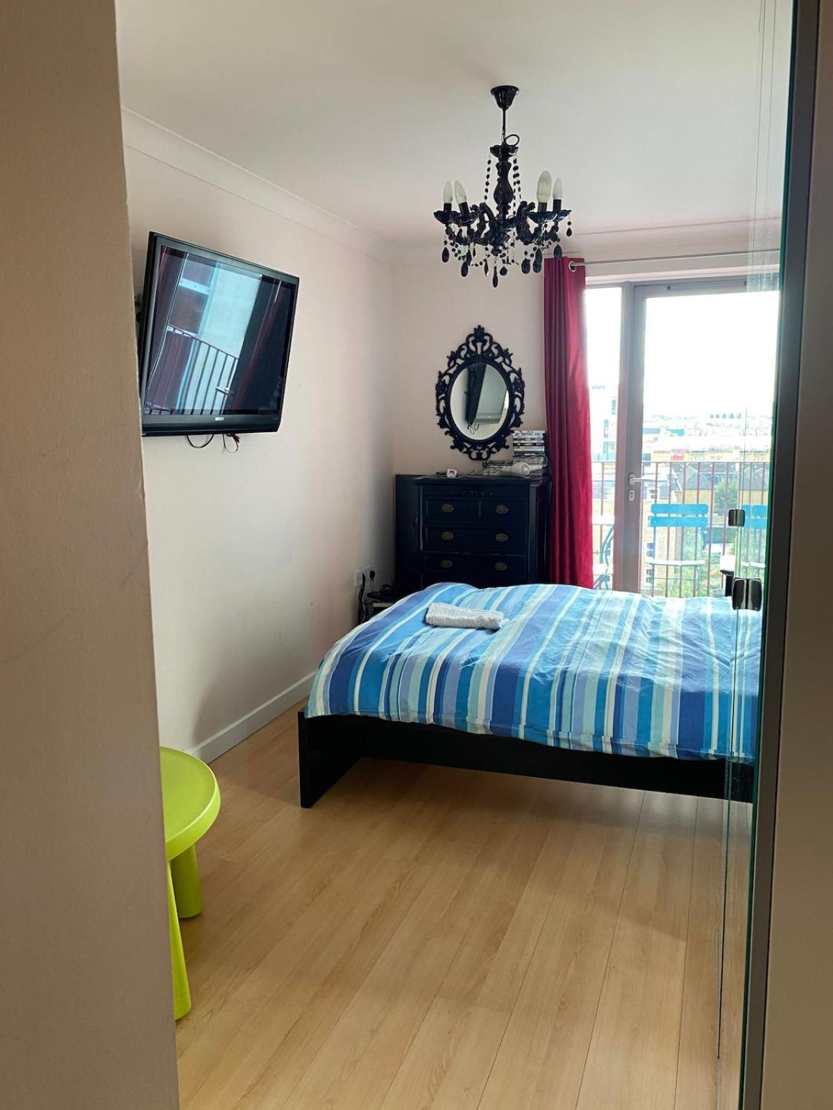 2 Bed Flat With Balcony - Zone 1 * Londres
