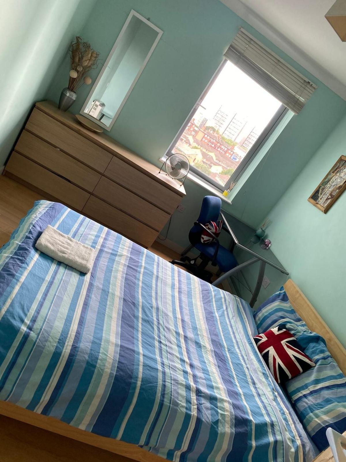 2 Bed Flat With Balcony - Zone 1 Appartement *