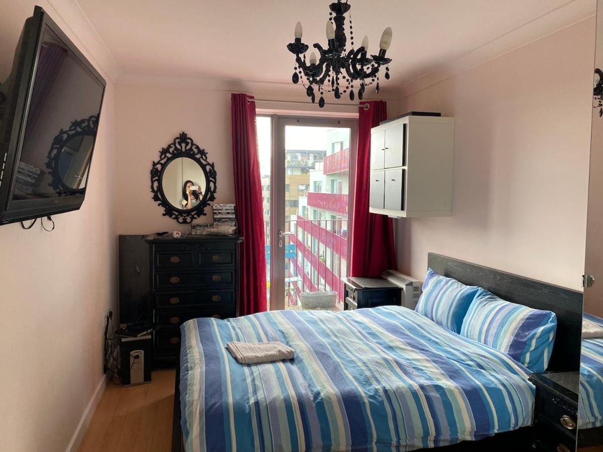 2 Bed Flat With Balcony - Zone 1 Appartement Londres