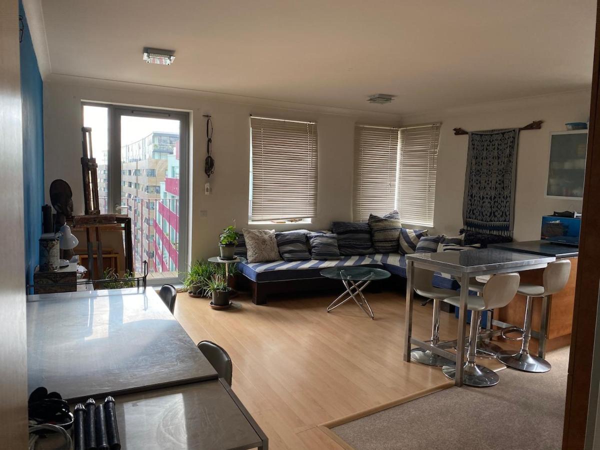 2 Bed Flat With Balcony - Zone 1 * Londres