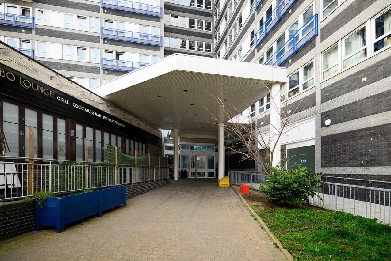 Stylish & Cozy 2-bedroom Flat With Parking