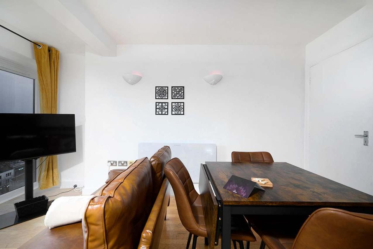 Appartement Stylish & Cozy 2-bedroom Flat With Parking Londen