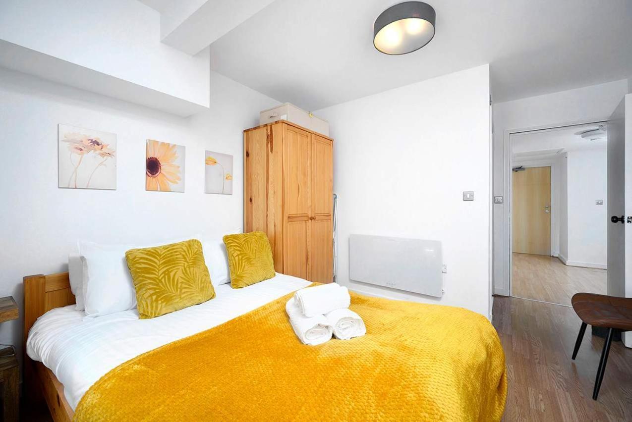 Stylish & Cozy 2-bedroom Flat With Parking