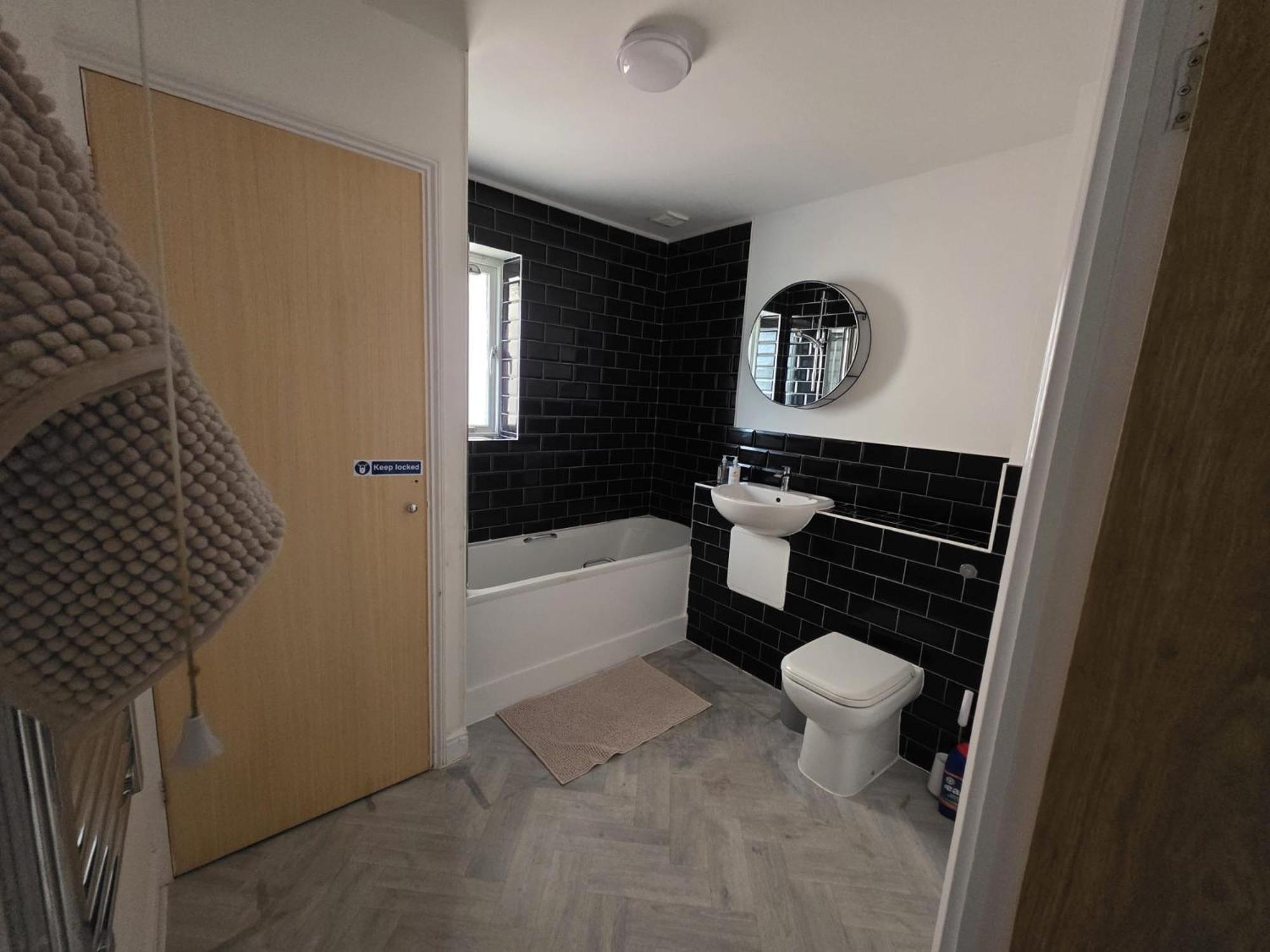 Apartamento Comfortable 2-bed Flat, Free Parking, Near Excel *