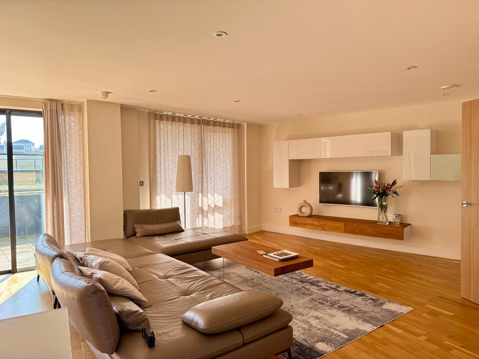 Urban Retreat Near The Thames *