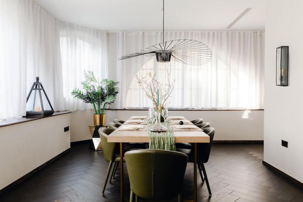Wish Granted! Superb Design Off Covent Garden Apartment London
