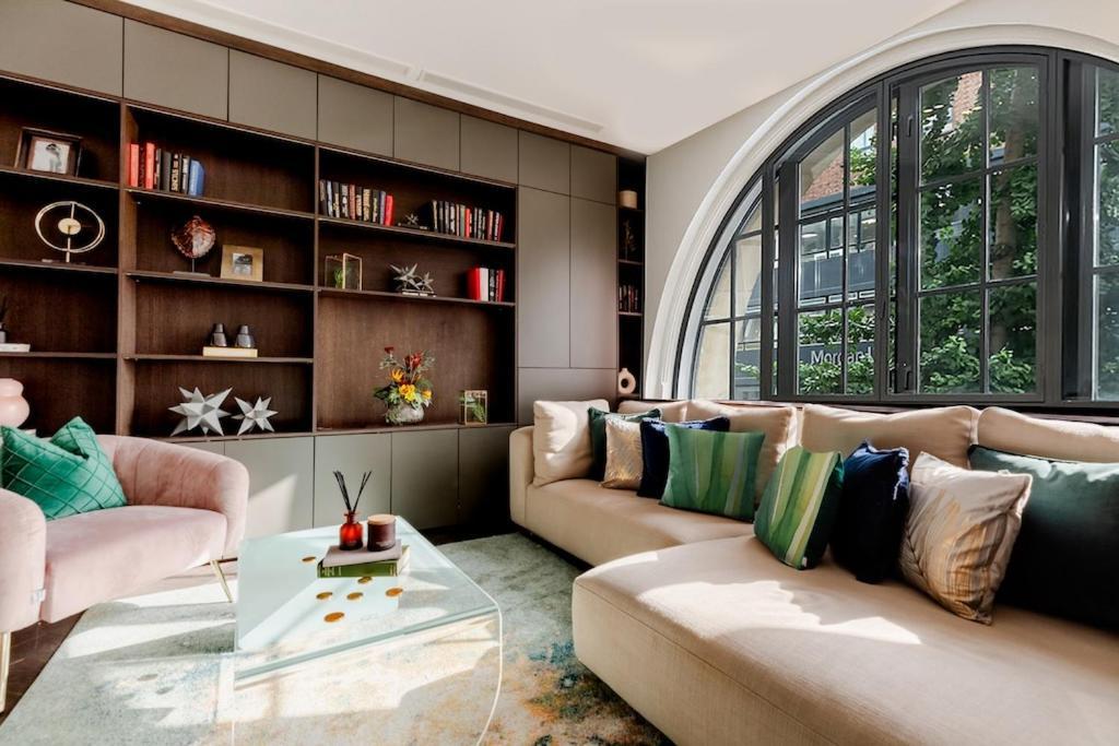 Wish Granted! Superb Design Off Covent Garden Apartment London