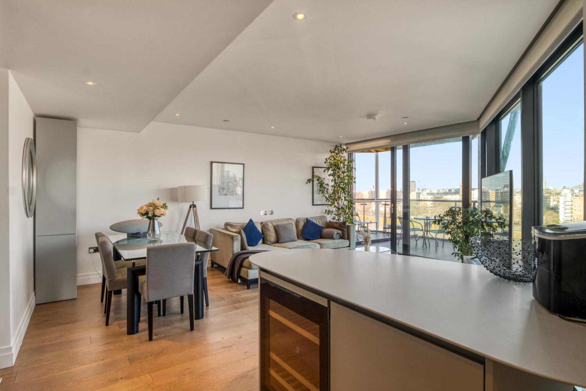 Battersea Power Station 2br 2ba River View Apartamento