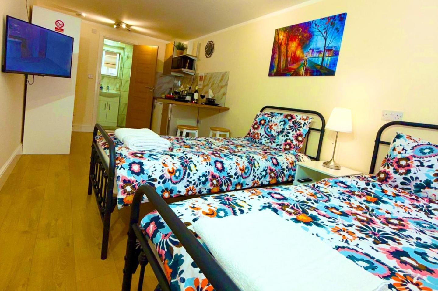 2 Bed Studio-free Parking-pet Friendly-garden Appartement Londres