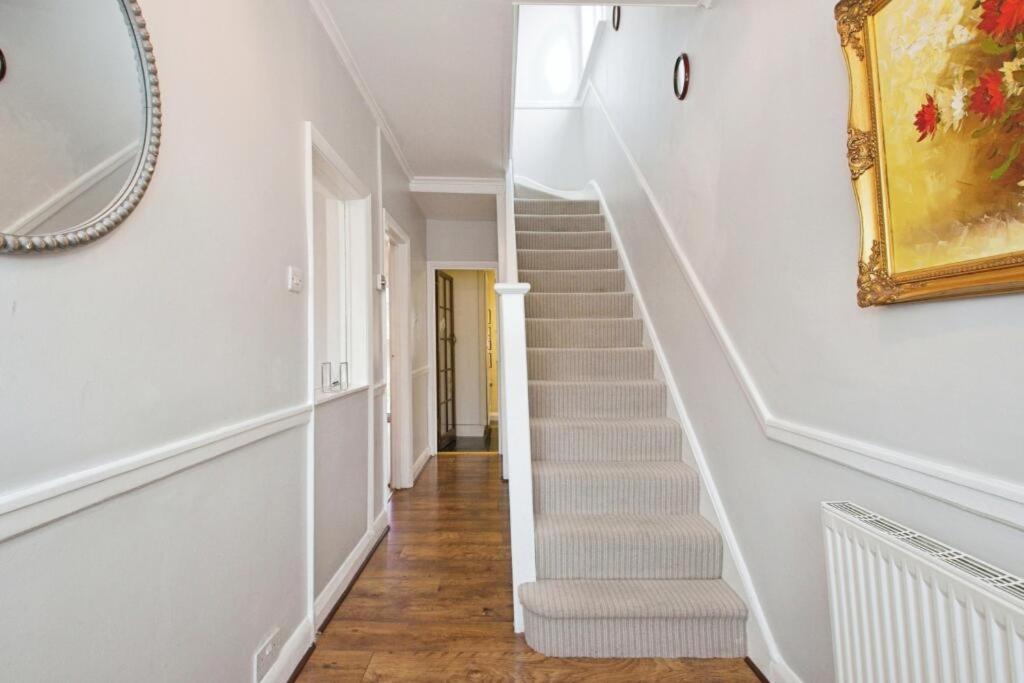 Eejs Charming 3 Bed - With Large Garden Londres