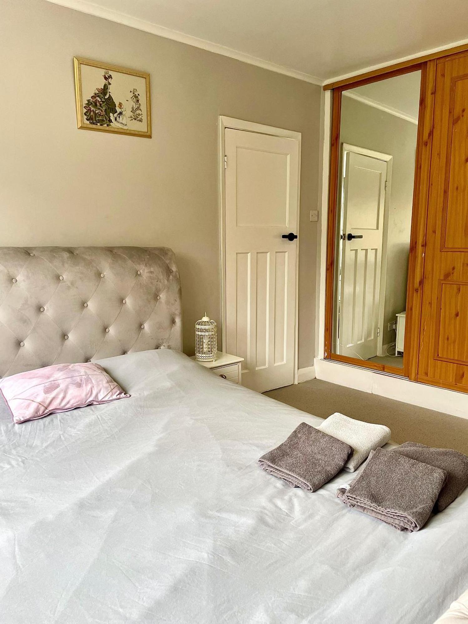 Albergue Eejs Charming 3 Bed - With Large Garden
