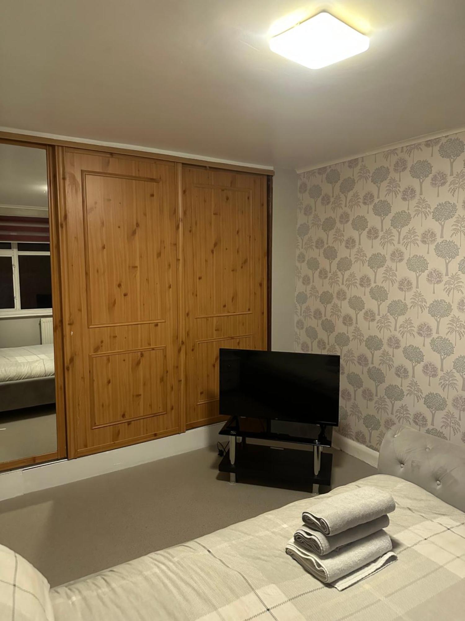 Eejs Charming 3 Bed - With Large Garden Albergue *