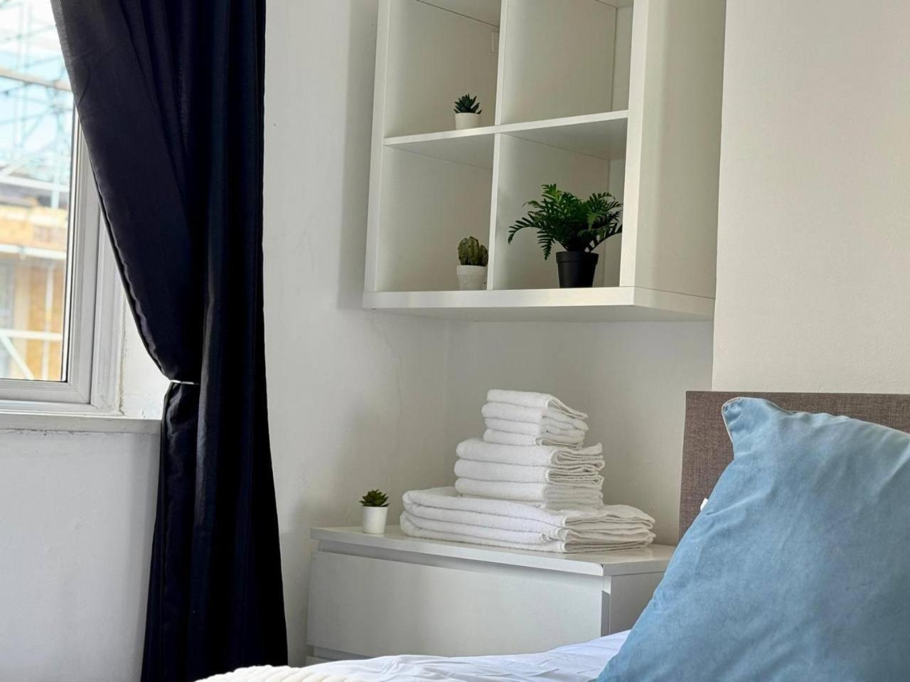 Luxury Flat By Tower Bridge, - 2 Bedrooms, Free Parking *