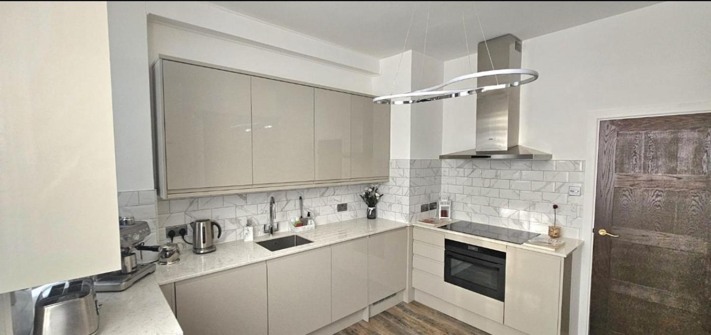 Bridge Stunning 2 Bedroom Londres