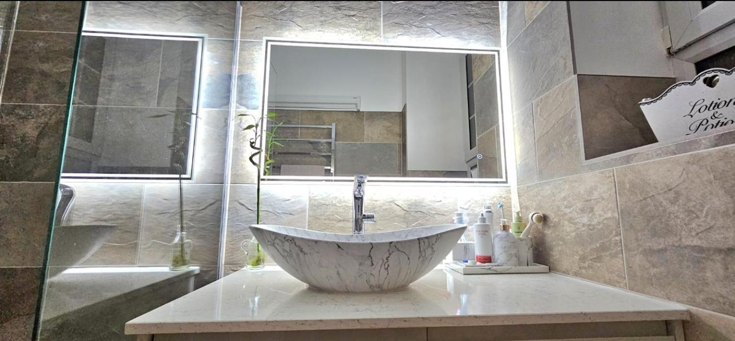 Bridge Stunning 2 Bedroom Londres