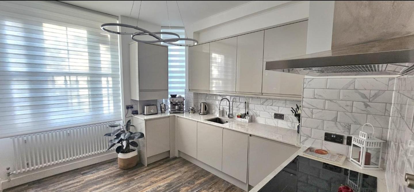 Bridge Stunning 2 Bedroom Appartement *