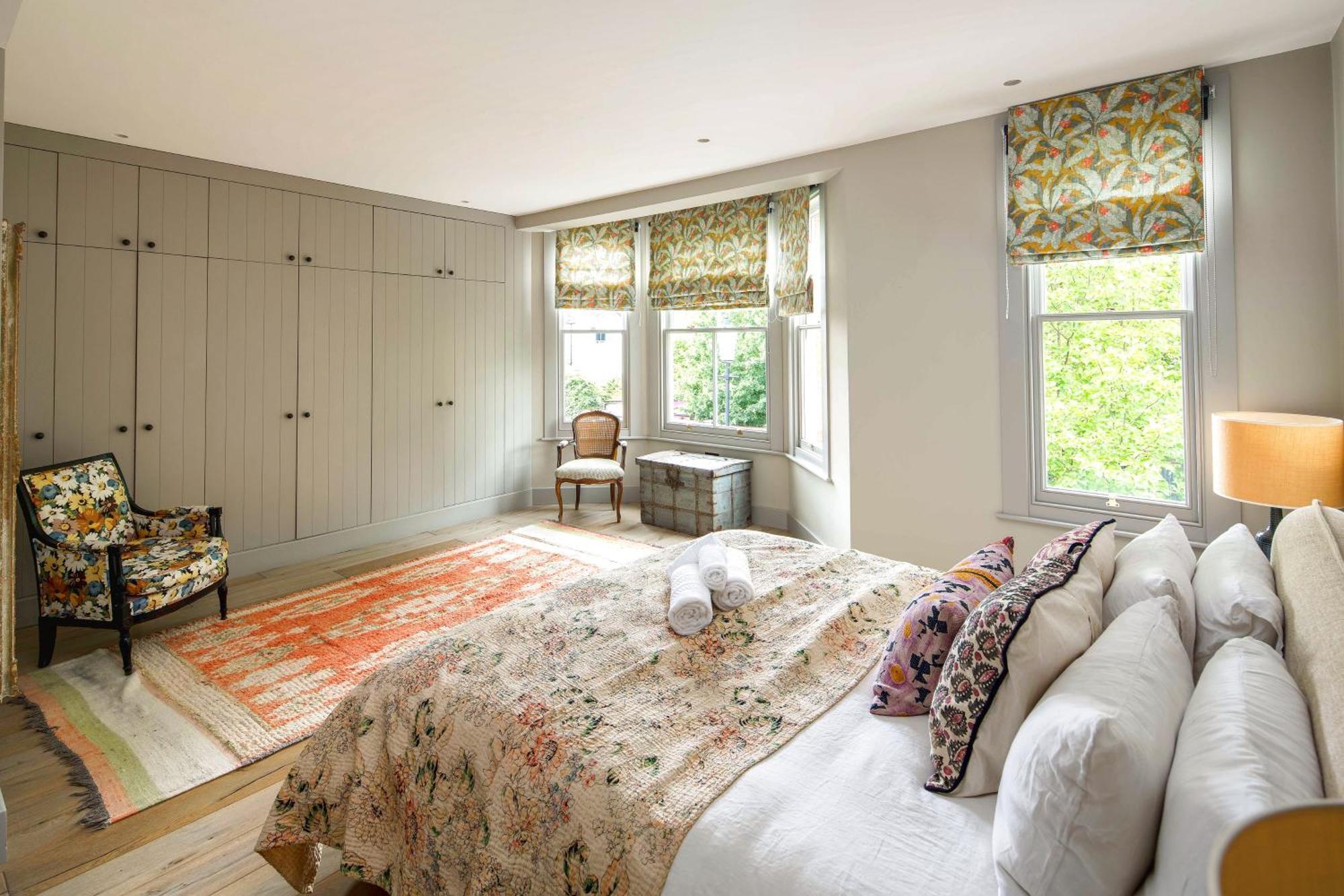 Stylish 4-bedroom Near Notting Hill *